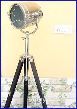 Retro Spot Search Light on Tripod Classic Metal Floor Lamp for Studio Reading