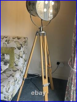 Tripod Spotlight Floor Lamp Fully Functional, Extendable