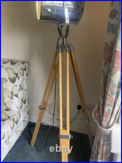 Tripod Spotlight Floor Lamp Fully Functional, Extendable