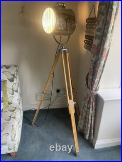 Tripod Spotlight Floor Lamp Fully Functional, Extendable